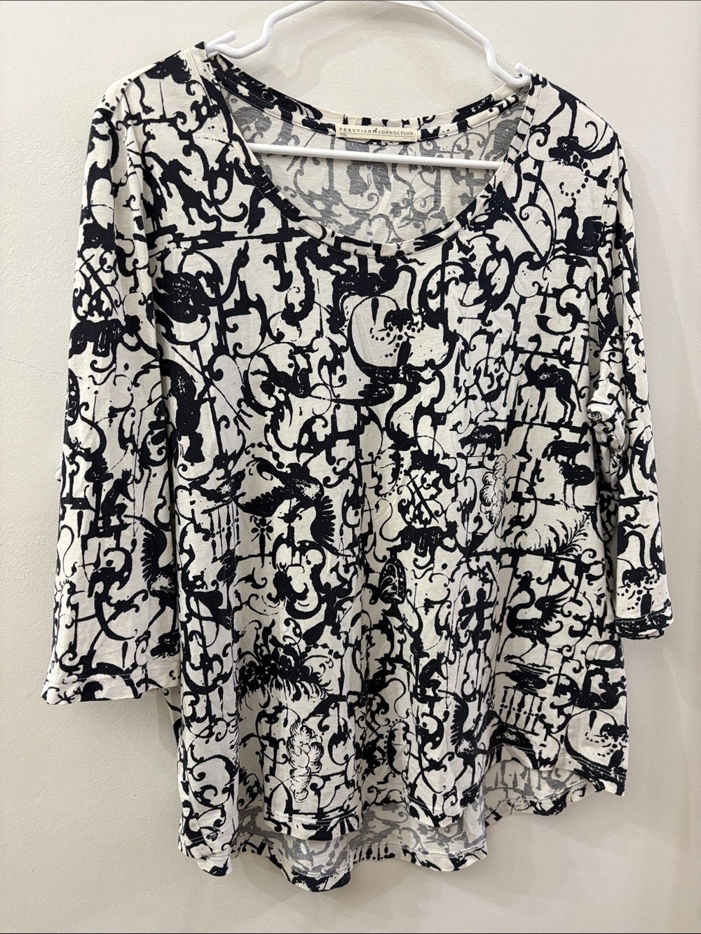 Peruvian Connection Black and White Printed 3/4 Sleeve Scoop Top - large